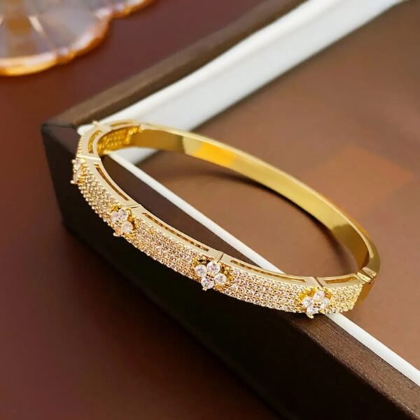 Luxury Waterproof Acier Inoxydable 18K Gold Plated Stainless Steel CZ Zircon Women Snap Fashion Jewelry Bracelets Bangles