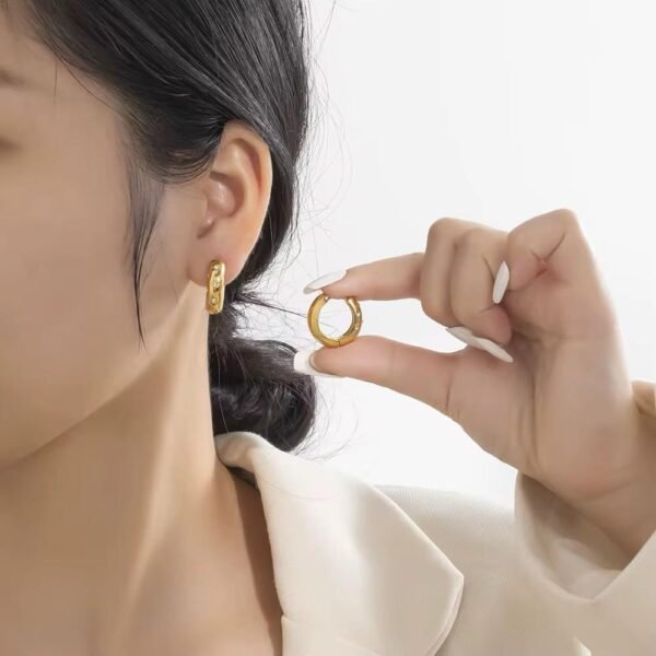Trendy 18k Gold Plated Stainless Steel Eight-pointed Star CZ Zircon Geometric Shape Hoop Women Gift Fashion Jewelry Earring - Image 2