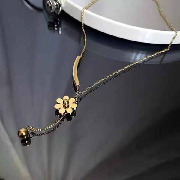Vintage Luxury 18K Gold Plated Women Stainless Steel Floral Daisy Flower Pendant Collarbone Chain Fashion Jewelry Necklaces - Image 4