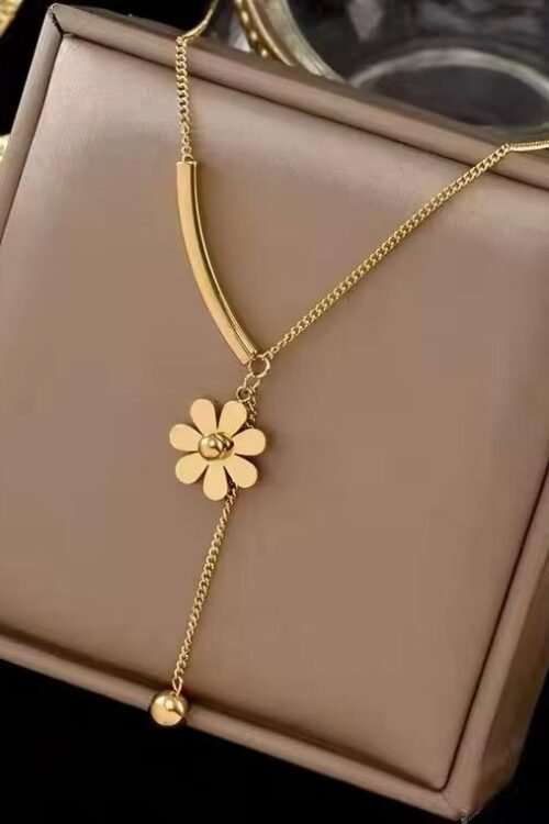 Vintage Luxury 18K Gold Plated Women Stainless Steel Floral Daisy Flower Pendant Collarbone Chain Fashion Jewelry Necklaces