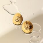 Tarnish Free 18k Gold Plated Glossy Round White Daisy Flower Stud Women Stainless Steel Fashion Jewelry Earrings - Image 4